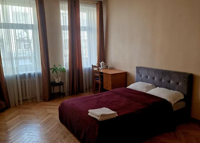 Проживание в семье Center *