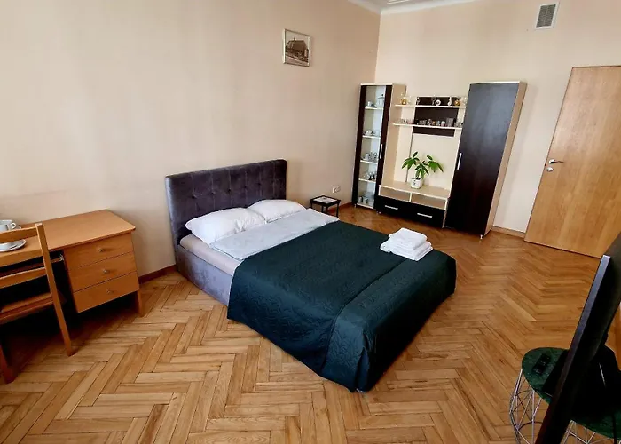 Center Проживание в семье *