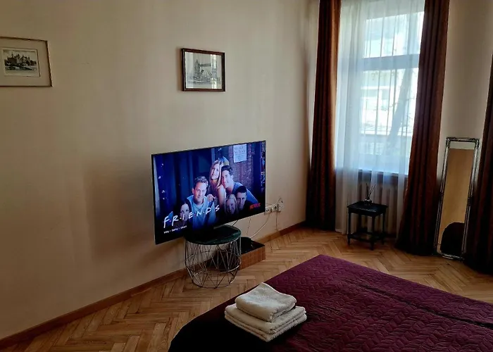 Center Проживание в семье *