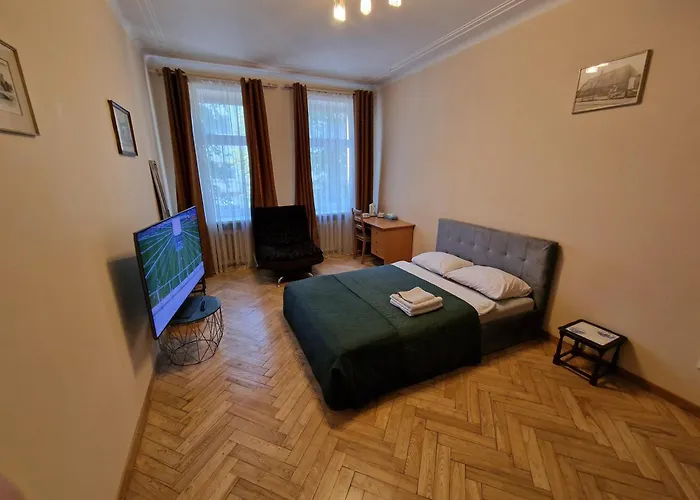 Center Проживание в семье *