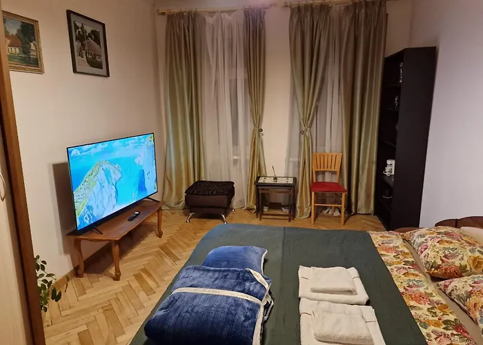 Center Проживание в семье *